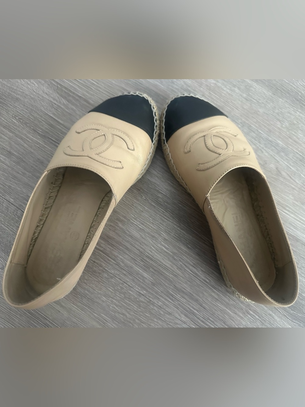 Chanel Beige and Black Leather Espadrille Flats - AUTHENTIC - Picture 4 of 7